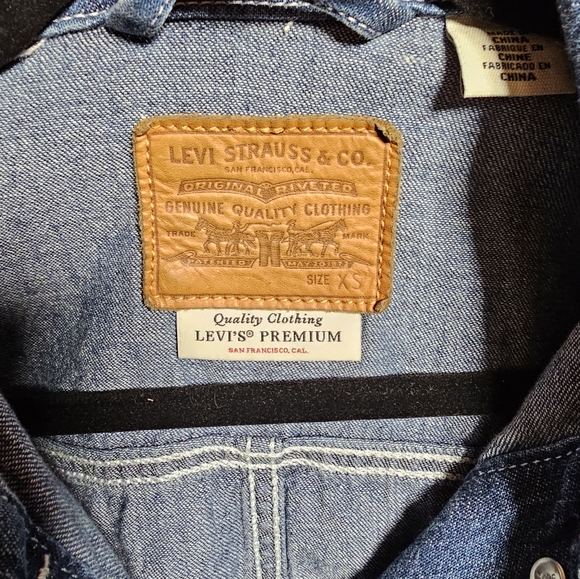 Levi's light weight women's cropped jacket - Picture 2 of 7